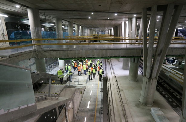 Dzień otwarty dla przedstawicieli mediów na budowie stacji metra Stadion Narodowy na centralnym odcinku II linii metra (1). Warszawa, 18.05.2014 FOT. PAP/Paweł Supernak