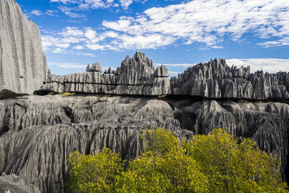 Vápencové vrcholy prírodného parku Tsingy de Bemaraha,  Madagaskar
