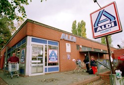 Aldi zablokował swoje social media. Powód? Reakcja na gazetkę reklamową