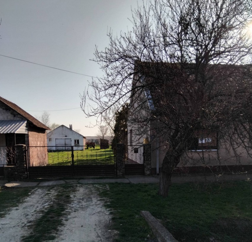 Nekretnina je uknjižena 1/1, što omogućava jednostavnu i sigurnu kupovinu bez pravnih prepreka