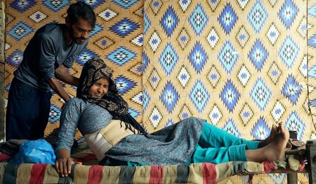 Sarveš ima 21 šav na stomaku i mora da leži i miruje da bi se oporavila | Foto: BBC/Prabhat Kumar