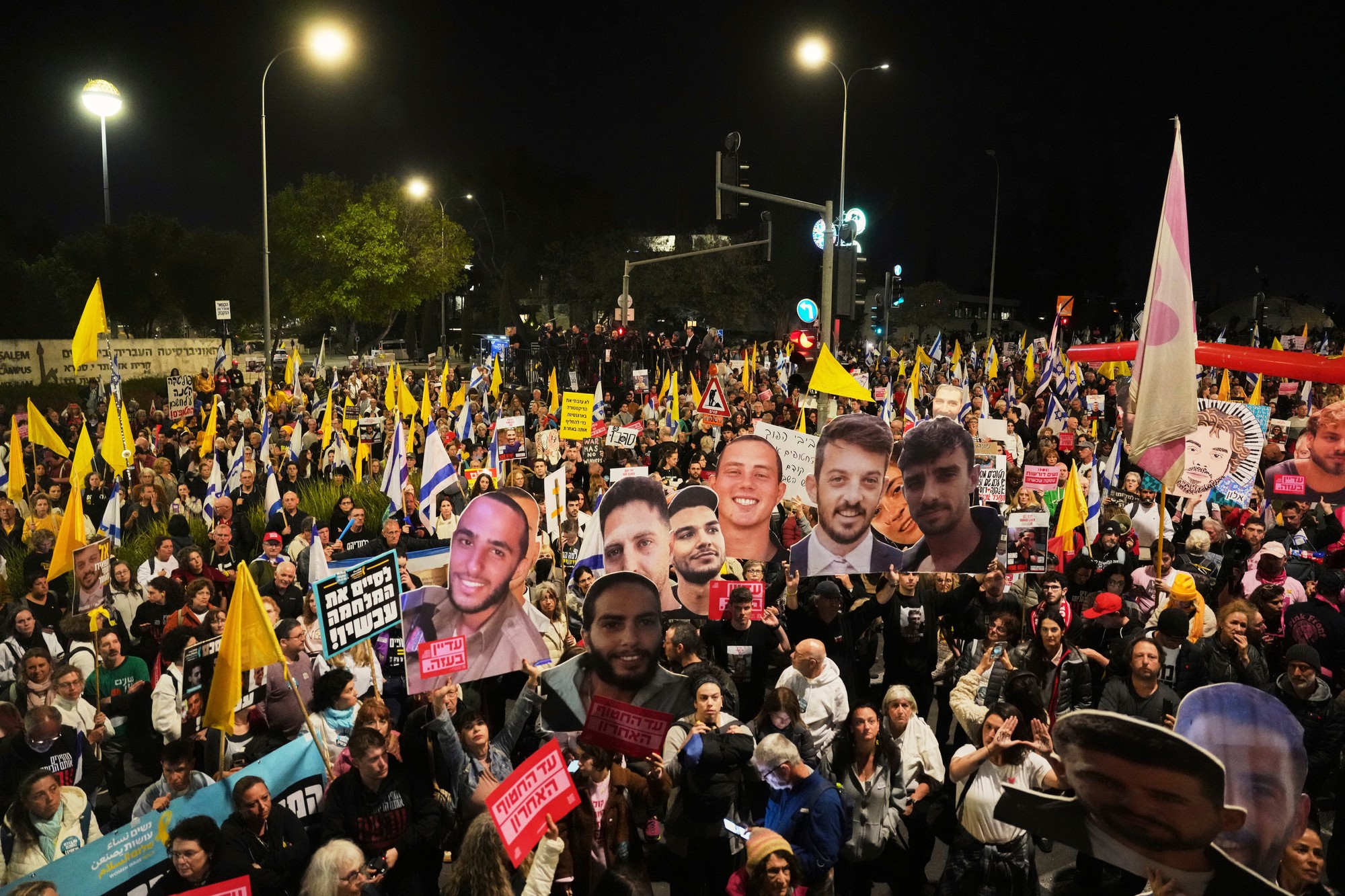 Palestínčania protestujú v meste Bajt Lahíja na severe Pásma Gazy proti vláde militantného hnutia Hamas.