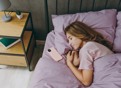 Valóban rákot okoz, ha mobiltelefon mellett alszunk? című cikk nyitóképe