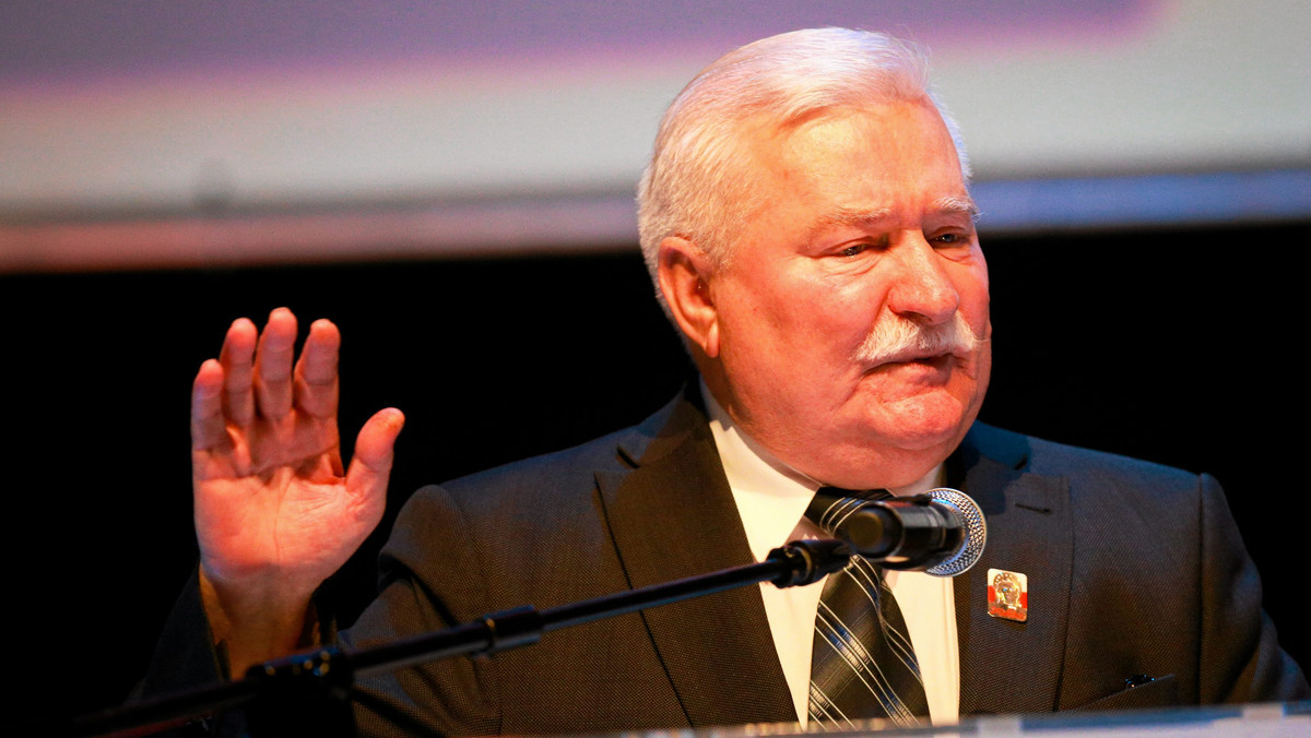 "Nie może być żadnych materiałów mojego pochodzenia. Gdyby były, nie byłoby potrzeby podrabiać. W sądzie to udowodnię" – napisał na portalu społecznościowym wykop.pl Lech Wałęsa, który przebywa za granicą.