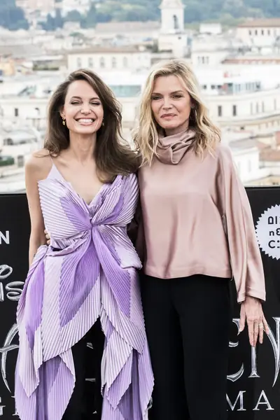 Angelina Jolie i Michelle Pfeiffer / Alessandra Benedetti - Corbis / GettyImages