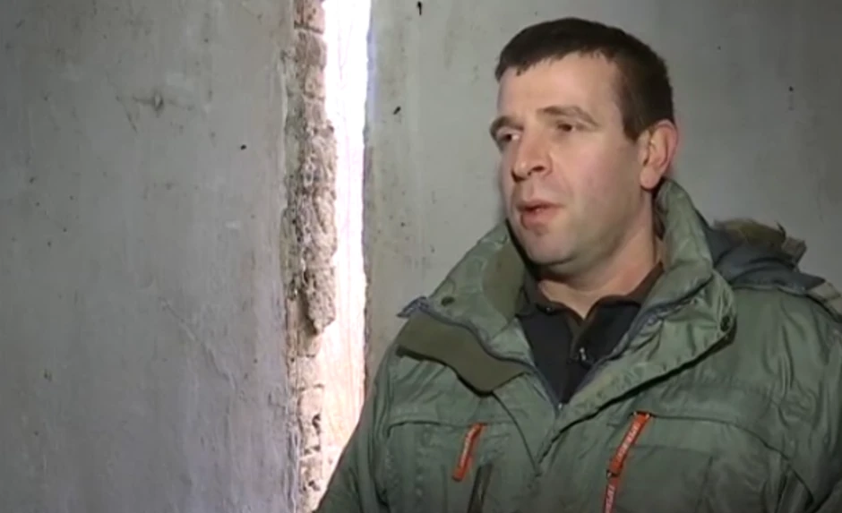 Komšija Miloš obilazi Vesnu i pomaže joj koliko može