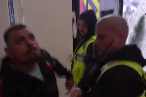 OBEZBEĐENJE OPKOLILO BORU SANTANU, POTPUNA POMETNJA U ELITI Ne može da se kontroliše, napao cimera: Urlici odjekuju imanjem u Šimanovcima (VIDEO)