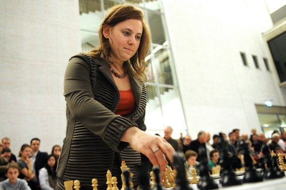 POTEZ O KOME SVET BRUJI Ko je Judit Polgar, legenda šaha koja je ODBILA da bude predsednica Mađarske?