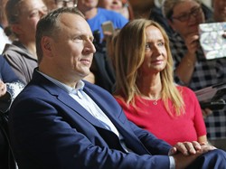 Mocna inspiracja Kasią Tusk? Żona Jacka Kurskiego zadała szyku na Pikniku z "Koroną królów". FOTO