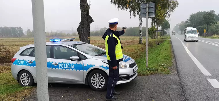 Mandat za 1 km/h powyżej ograniczenia prędkości. MSWiA nie zmieni przepisów