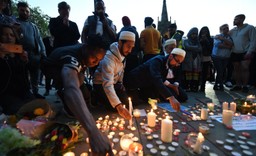 Wielka Brytania: Setki ludzi na czuwaniu w tydzień po zamachu w Manchesterze