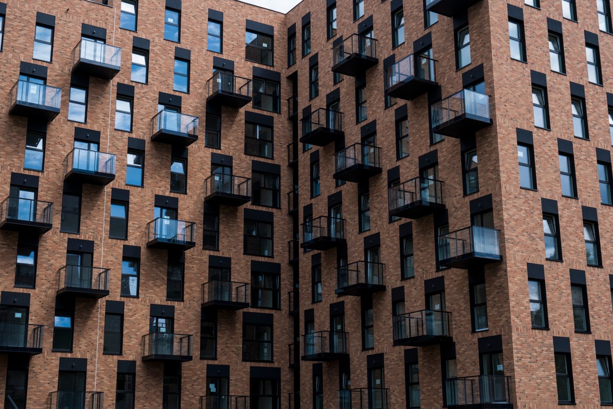 Deweloperzy oddają coraz mniejsze mieszkania. Spadek stóp to zmienia