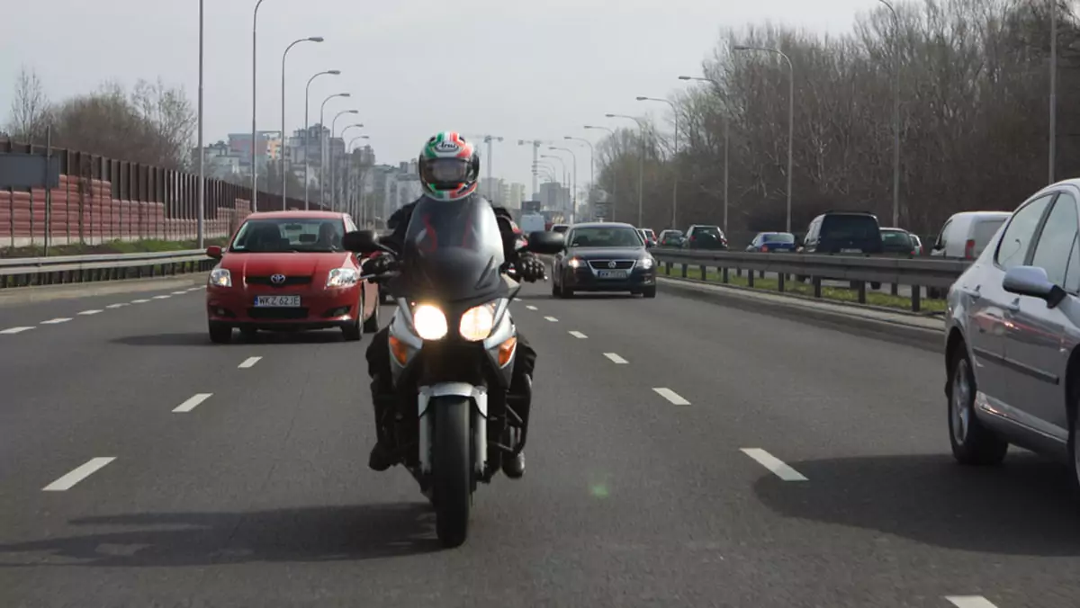 Jak pies z kotem, czyli motocykle kontra samochody