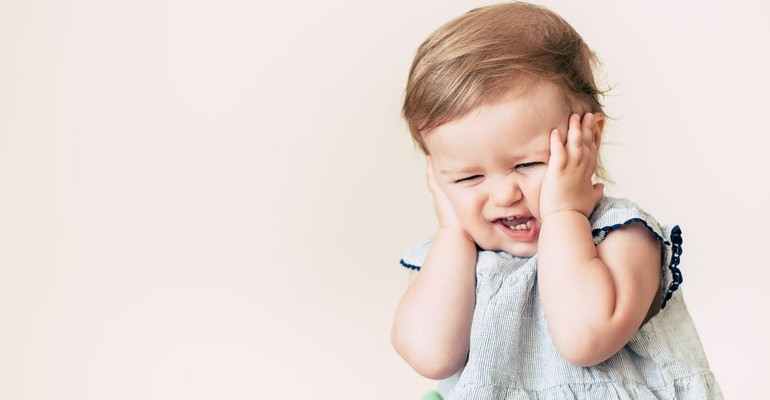 Ból ucha u dziecka - przyczyny, objawy i badania