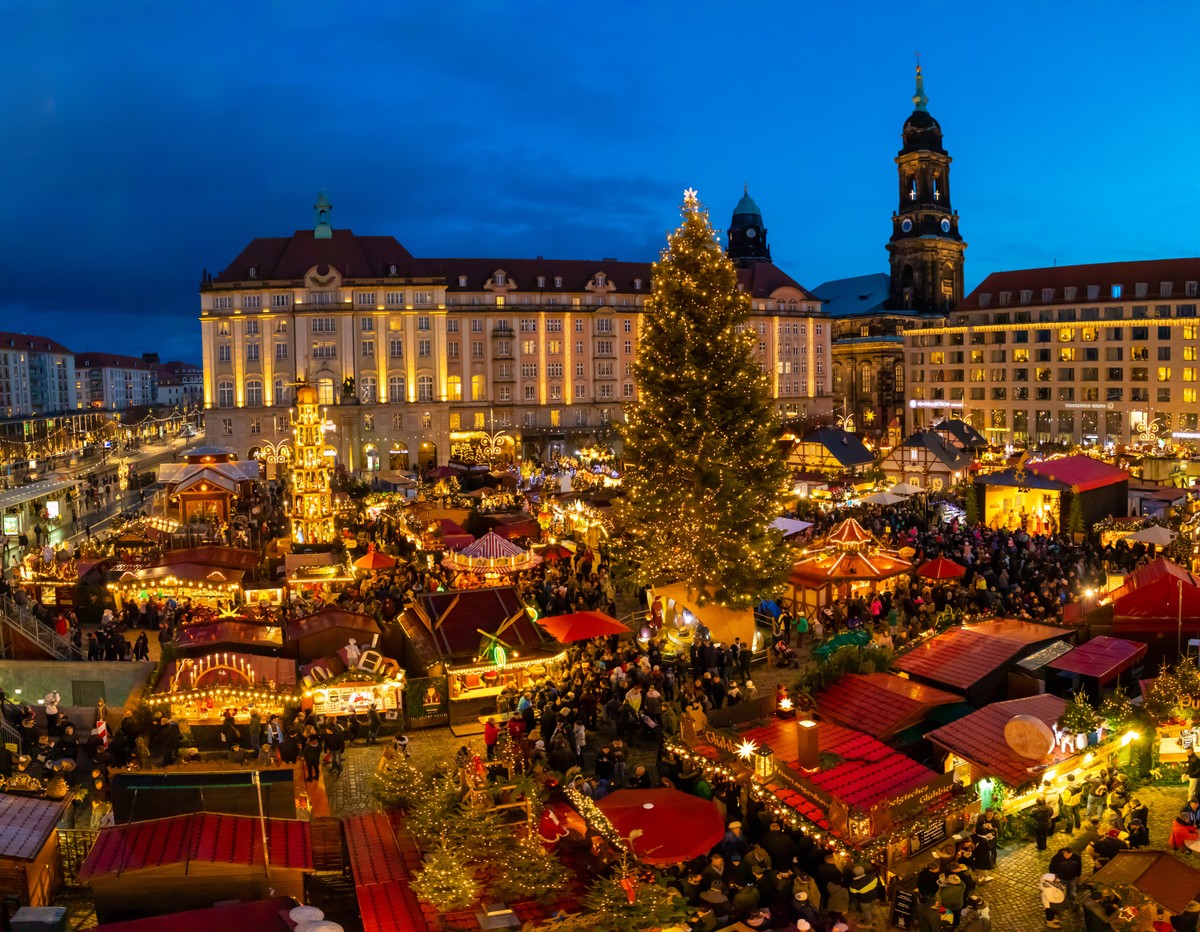 Jarmark Striezelmarkt w Dreźnie na Starym Rynku (Altmarkt)