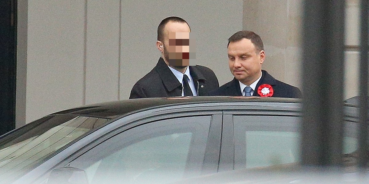 Andrzej Duda wychodzi z Palacu Prezydenckiego