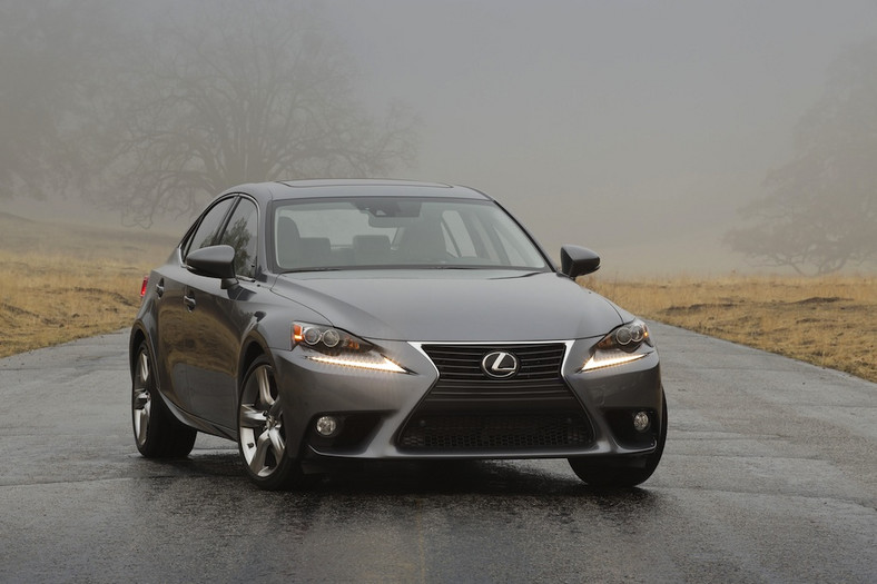 Lexus IS 300H: hybrydowy, ale jednak sportowy