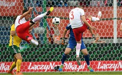 Euro 2016: Słupek, nieuznany gol, niepodyktowany karny i zero goli w meczu Polaków z Litwą