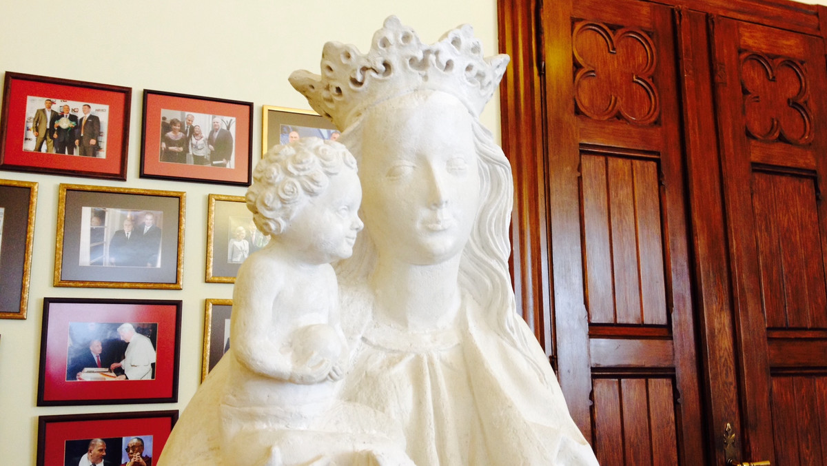 Po 70 latach kamienna figura Madonny z Dzieciątkiem, zniszczona w czasie wojny, znów jest w jednym kawałku i już niedługo będzie można ją zobaczyć w Muzeum Narodowym we Wrocławiu. W dodatku replika rzeźby trafi do kościoła św. Marii Magdaleny.