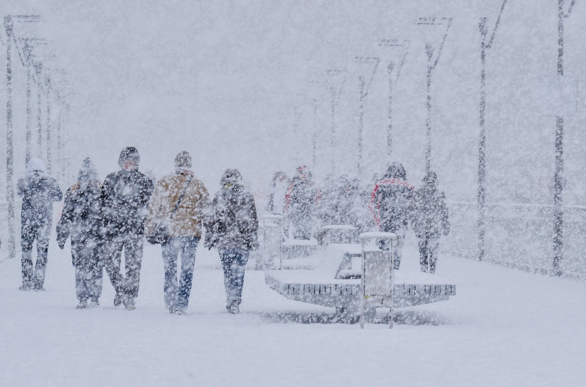 Zima wkroczy z impetem. Silny wiatr, śnieg i oblodzenia [OSTRZEŻENIE IMGW]