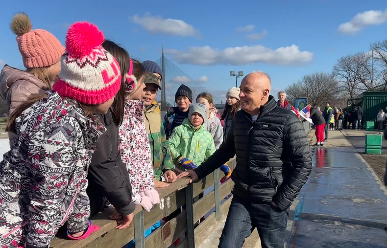 Gradonačelnik Beograda sa decom na Ada Ciganliji