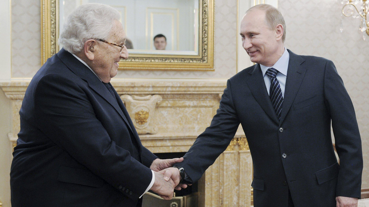 Były sekretarz stanu USA Henry Kissinger oświadczył w Moskwie, że liczy na to, iż w najbliższych miesiącach i latach stosunki między Stanami Zjednoczonymi, a Federacją Rosyjską będą się nadal rozwijać i poprawiać.