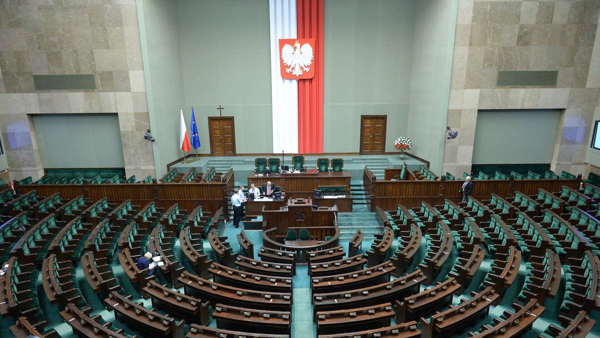 Sejm odrzucił senackie poprawki do Prawa o zgromadzeniach. Nowa ustawa ma wykonać wyrok Trybunału Konstytucyjnego z września 2014 r. i szczegółowo uregulować zasady organizowania marszów, pikiet i demonstracji. Ustawa trafi teraz do podpisu prezydenta.