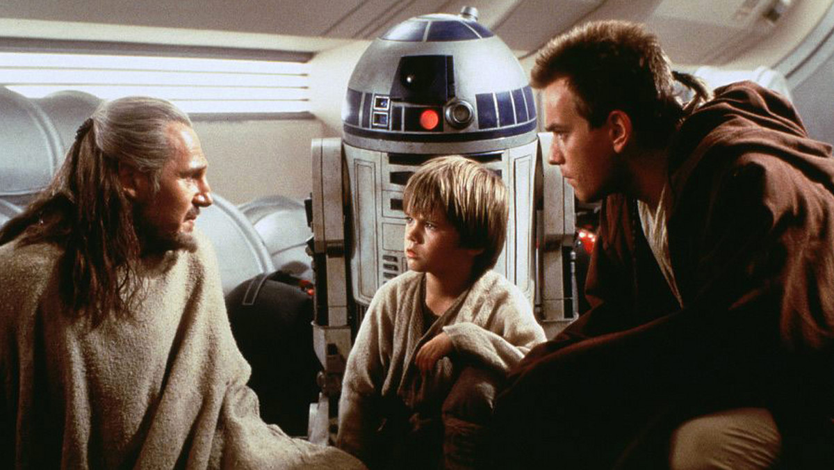 "Gwiezdne wojny – Część I: Mroczne Widmo" ("Star Wars: Episode I – The Phantom Menace"), reżyseria: George Lucas. Obsada: Liam Neeson, Ewan McGregor, Natalie Portman, Jake Lloyd, Pernilla August. USA 1999.