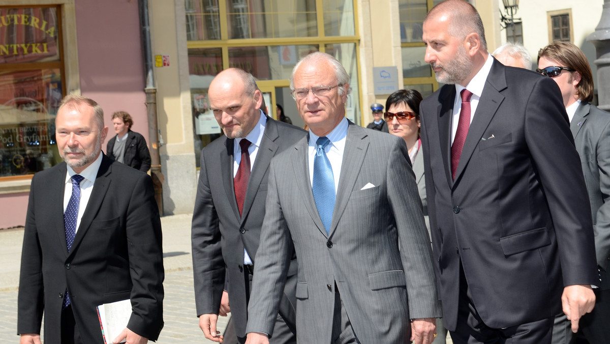 Król Szwecji Karol XVI Gustaw zwiedził wrocławską fabrykę autobusów Volvo. Para królewska wzięła udział w konferencji na tematy gospodarcze z udziałem kilkudziesięciu przedsiębiorców.