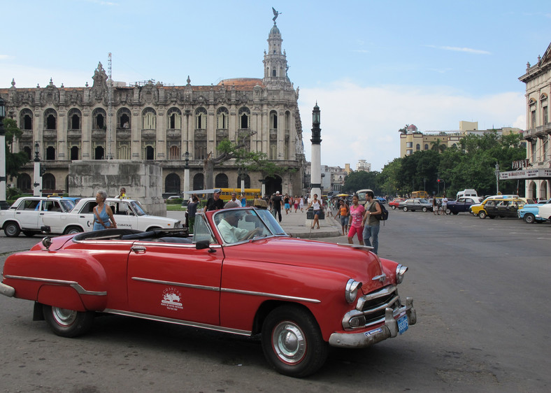 Amerykańskie krążowniki i Peugeot za 260 tys.