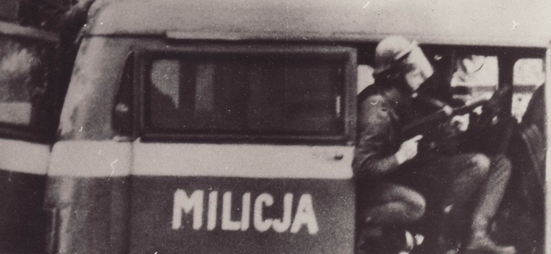 Mniej niż połowa Polaków pamięta datę wprowadzenia stanu wojennego. SONDAŻ