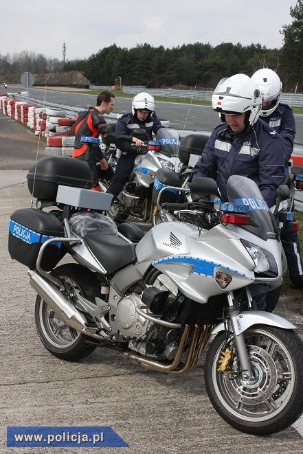 Szkolenie policjantów na motocyklach