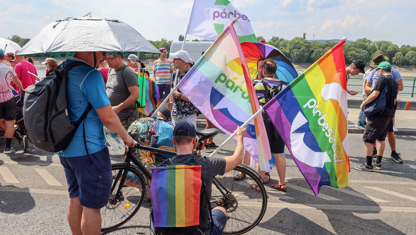 Fergeteges hangulat, több tízezer részvevő: ilyen volt az idei budapesti Pride – fotók 
