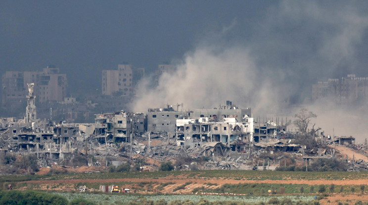 Izrael lebombázta a Hamász vezetőjének egyik házát /fotó: MTI/EPA/Atef Szafadi