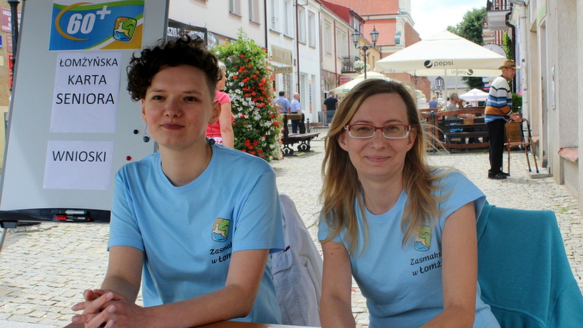 Osoby po sześćdziesiątce będą mogły jeździć po Łomży komunikacją miejską za darmo. Jednak dopiero od 1 listopada. Warunkiem jest wyrobienie Karty Seniora. Stosowną uchwałę przegłosowali już radni. Odrzucili natomiast poprawkę, aby w całym mieście z bezpłatnej komunikacji mogły korzystać niepełnosprawne dzieci i młodzież.