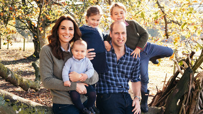 Bűbájosan mutat Vilmos herceg és Katalin hercegné családja az idei karácsonyi képeslapon – fotó