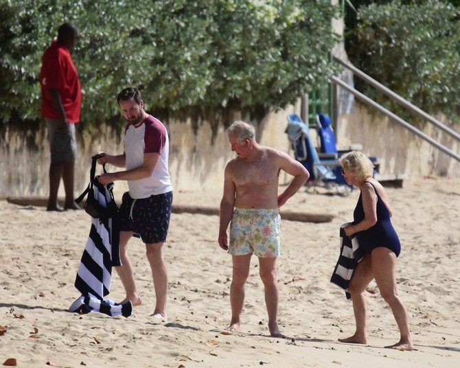 Kralj Čarls i kraljica Kamila na plaži