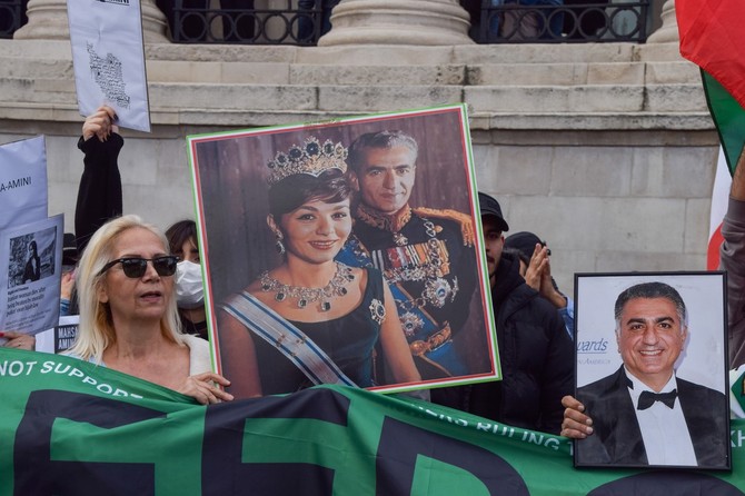 Fotografija Fare Pahvali i iranskog šaha ovih dana u Londonu foto:  Vuk Valcic/Zuma Press