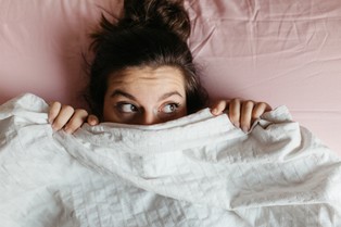 Kiedy przesuwamy wskazówki zegarów? Będziemy spali krócej. A co z czasem pracy? Sprawdź jak to wypada w 2025 roku