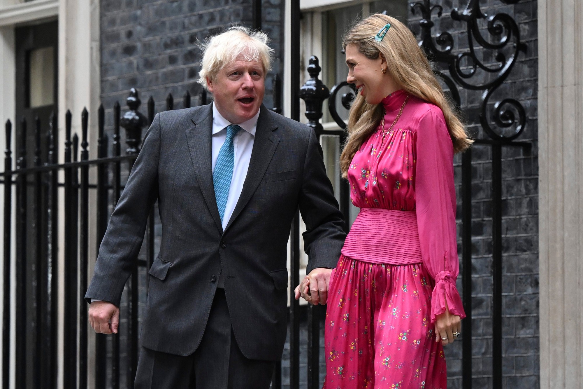 Boris Johnson odovzdal svoju rezignáciu ako premiér do rúk kráľovnej.