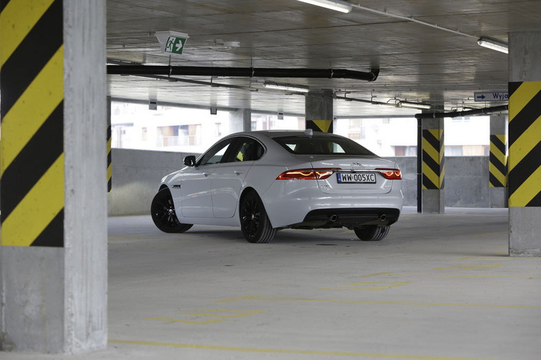 Jaguar XF 25t - prowadzenie ponad komfort