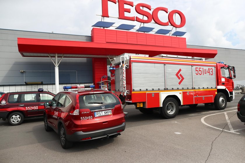 Furiat wjechał traktorem do Tesco w Stalowej Woli