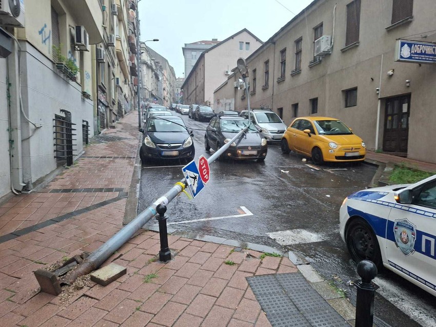 pala bandera u centru Beograda