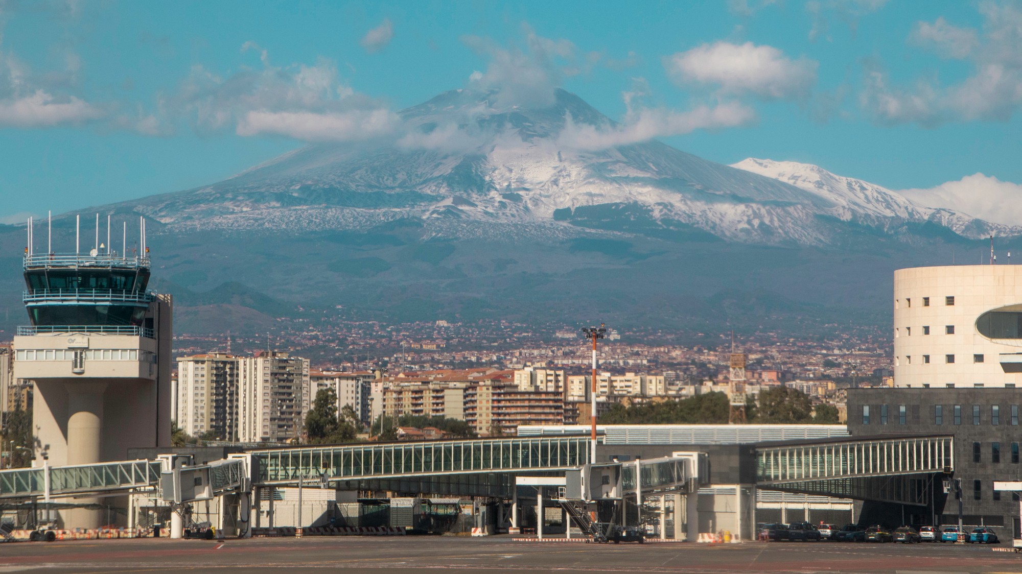 Letisko v Catanii dočasne uzavreli pre erupciu Etny (ilustračné foto).