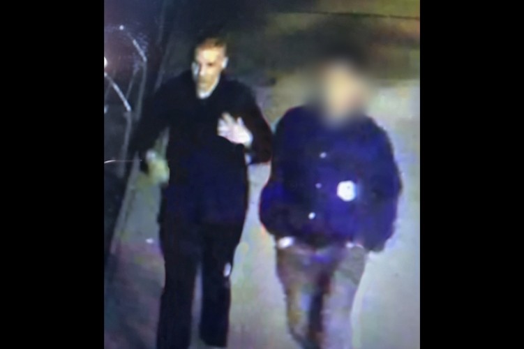 A rendőrség keresi a képen látható elkövetőt. /Fotó:Rendőrség