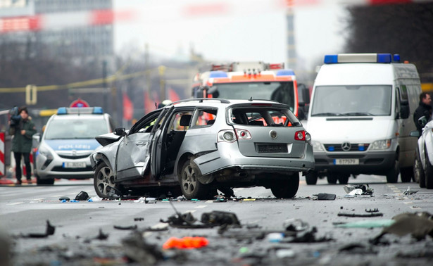 Berlin: Eksplozja ładunku wybuchowego w samochodzie, zginął kierowca