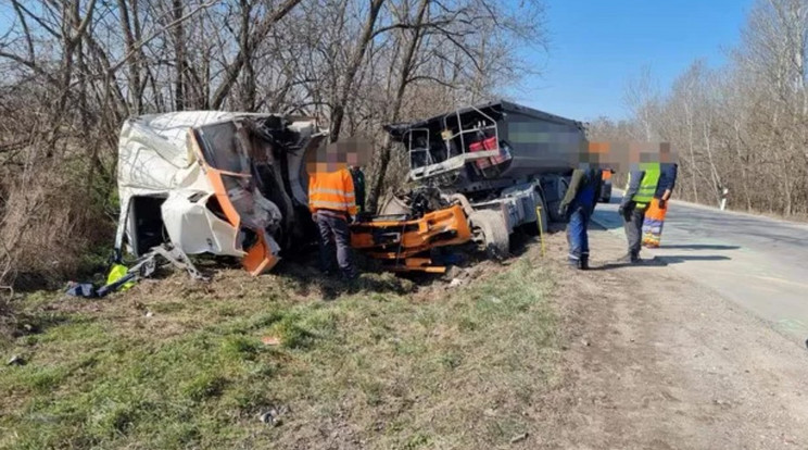ét nyerges kamion ütközött össze Pest megyében / Fotó: Baleset-info.hu / K. Attila 
