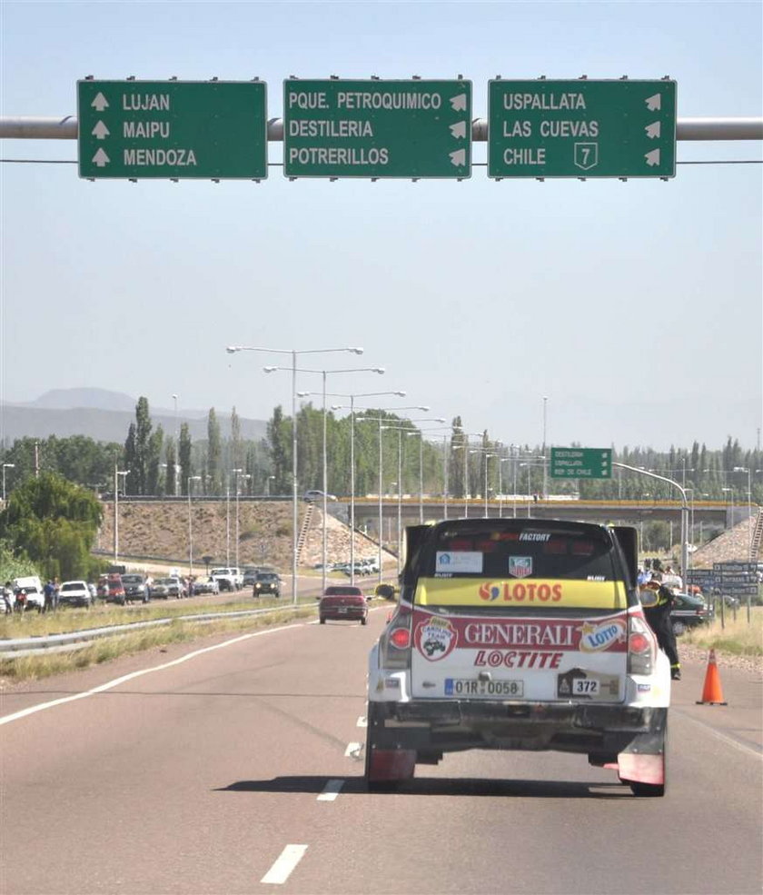 Adam Małysz pokonał aż 30 kilometrów etapu w Rajdzie Dakar 2012 jadąc z przebitą oponą