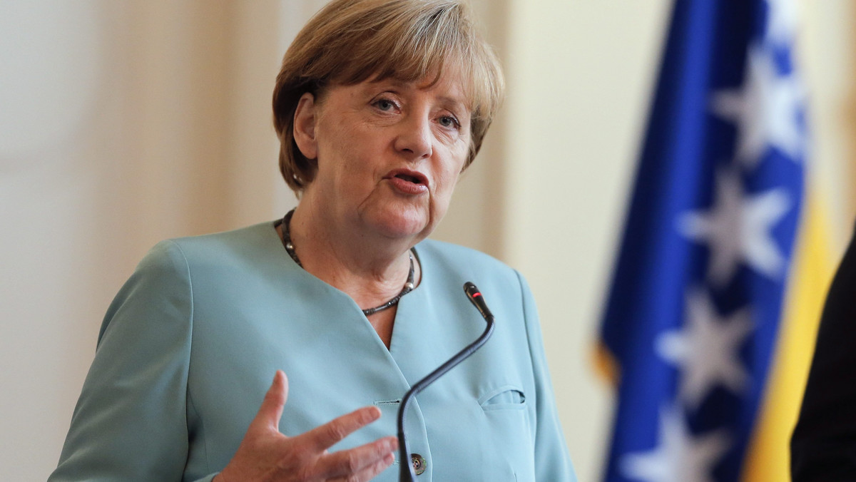 Niemiecka policja zatrzymała zamachowca, który w nocy ze środy na czwartek rzucił butelką z płynem zapalającym w kierunku urzędu kanclerskiego w Berlinie, siedziby kanclerz Angeli Merkel. W jego mieszkaniu znaleziono ulotki skrajnie prawicowego ugrupowania.