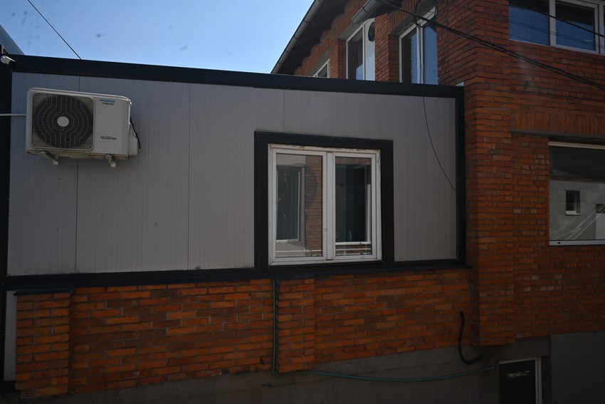 Prozori na bokserovoj kući koji su popucali od eksplozije